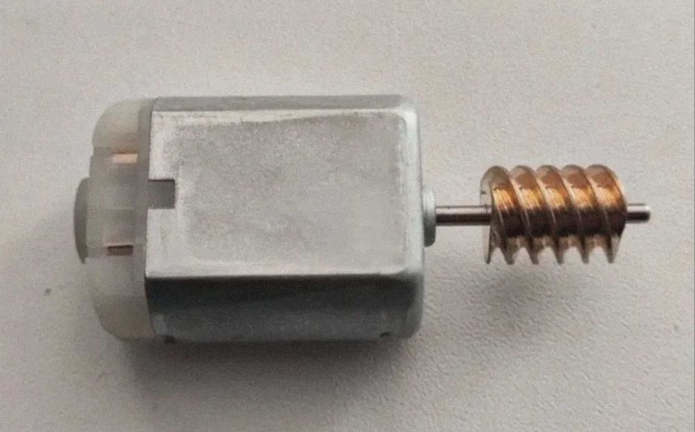 Мотор 12в новый в наличии электричнмй