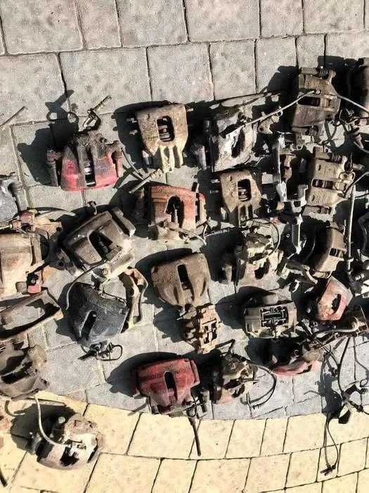 Супорт правий лівий передній задній марки авто в описі