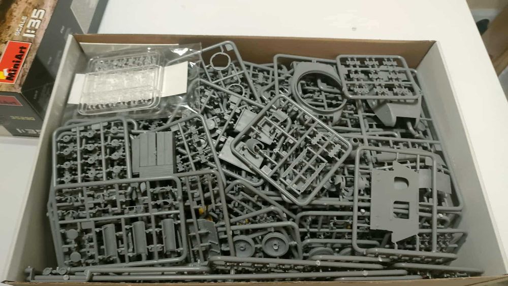 Model 1/35 T-34/85 W/d-5t.