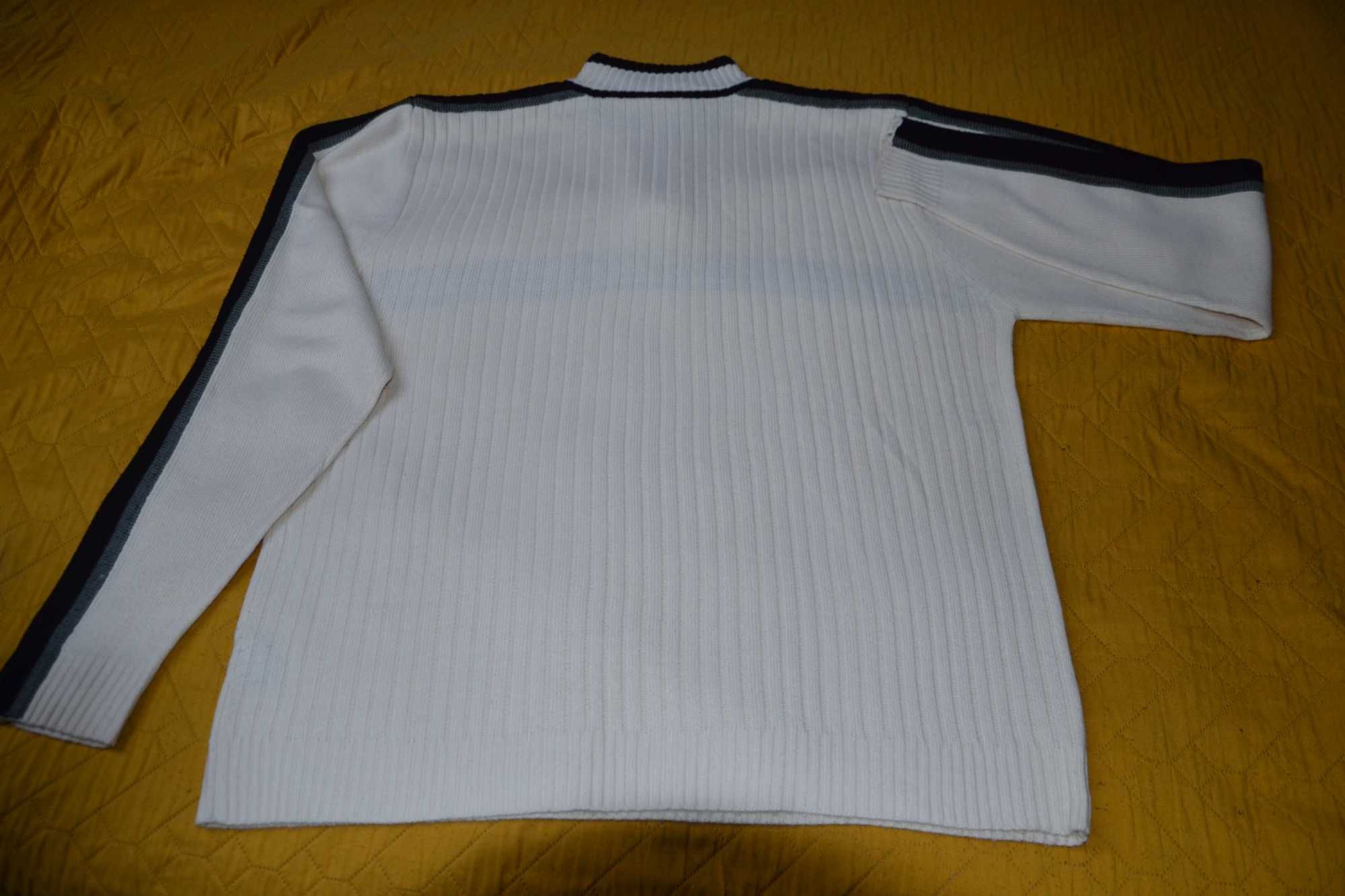 Sweter męski z czarnymi elementami