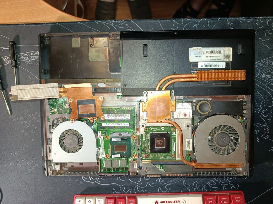 Бюджетний ігровий ноутбук Clevo p151hm1