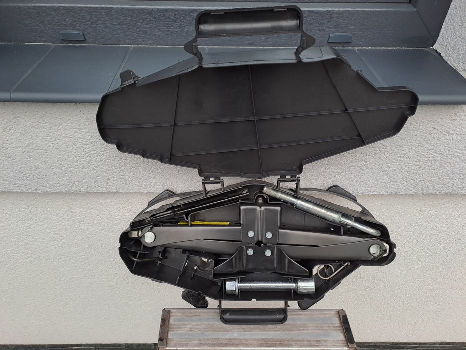 Lewarek podnośnik Renault Trafic, Vivaro, Primastar