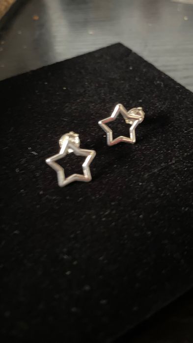 Brinco estrela vazada em prata