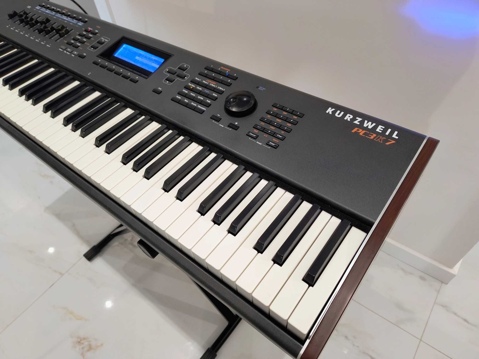 Kurzweil PC3K7  +  Core 64  + case  +  dodatki