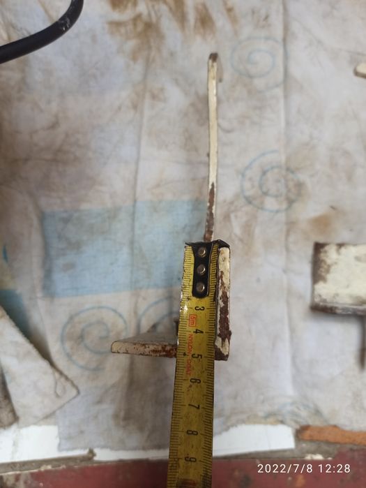 Самодельное крепление чугунного радиатора.