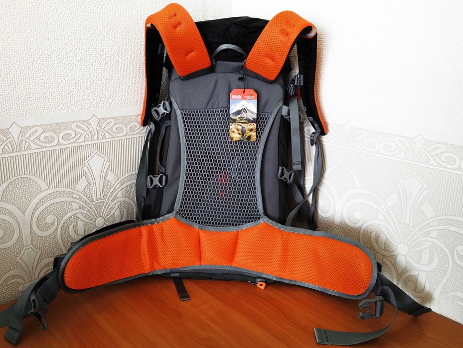 Рюкзак каркасний royal mountain trekking 35 літрів з дощовиком