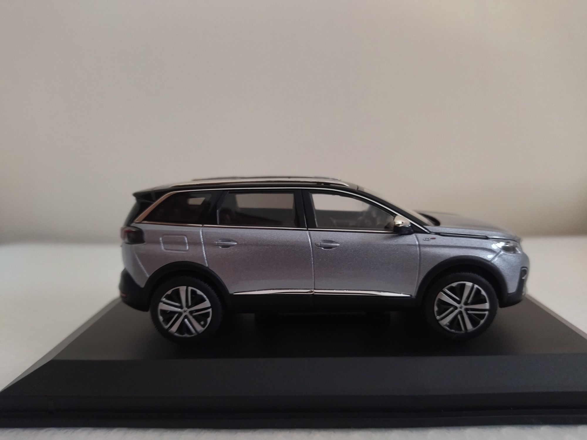 Miniatura Peugeot 5008 GT 1/43 Nova