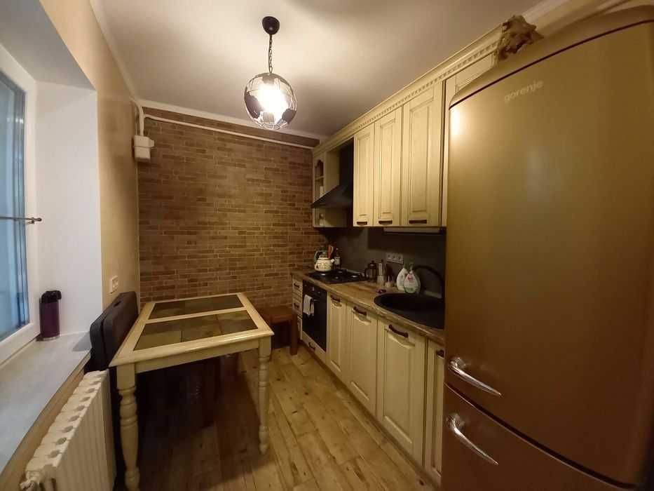 Будинок   з ремонтом та меблями, заходь та живи!