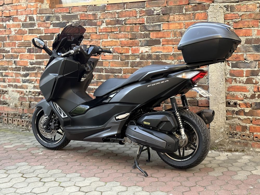 Hond Forza 125 * Skuter Kat B A1 * Kufer * Akrapovic