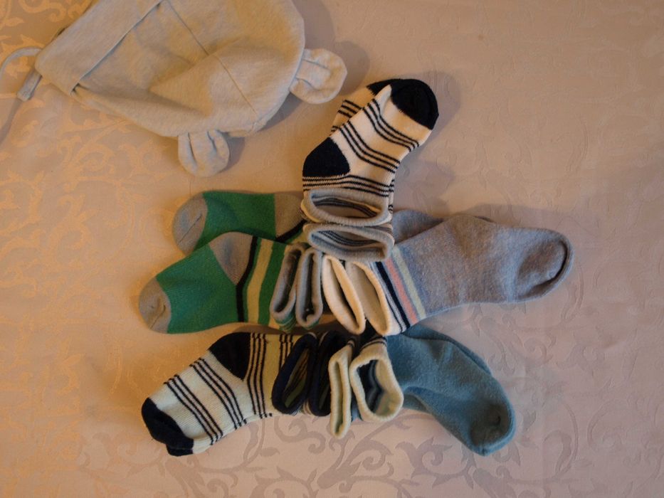 Zestaw 5 par skarpetek dla noworodka/niemowlaka + czapeczka