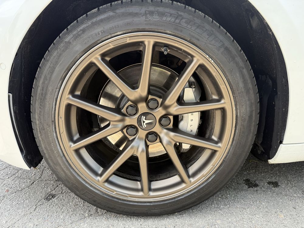 Tesla model 3  2020рік 492кінські сили