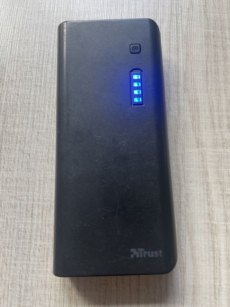 Powerbank Trust Urbany używany