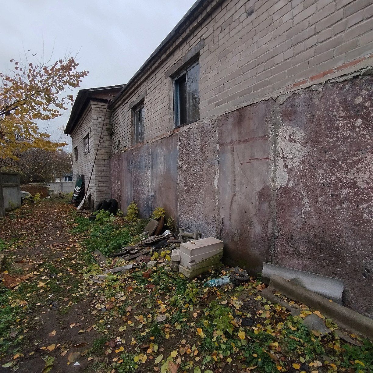 Продам здам в оренду промислову будівлю в смт Ріпки