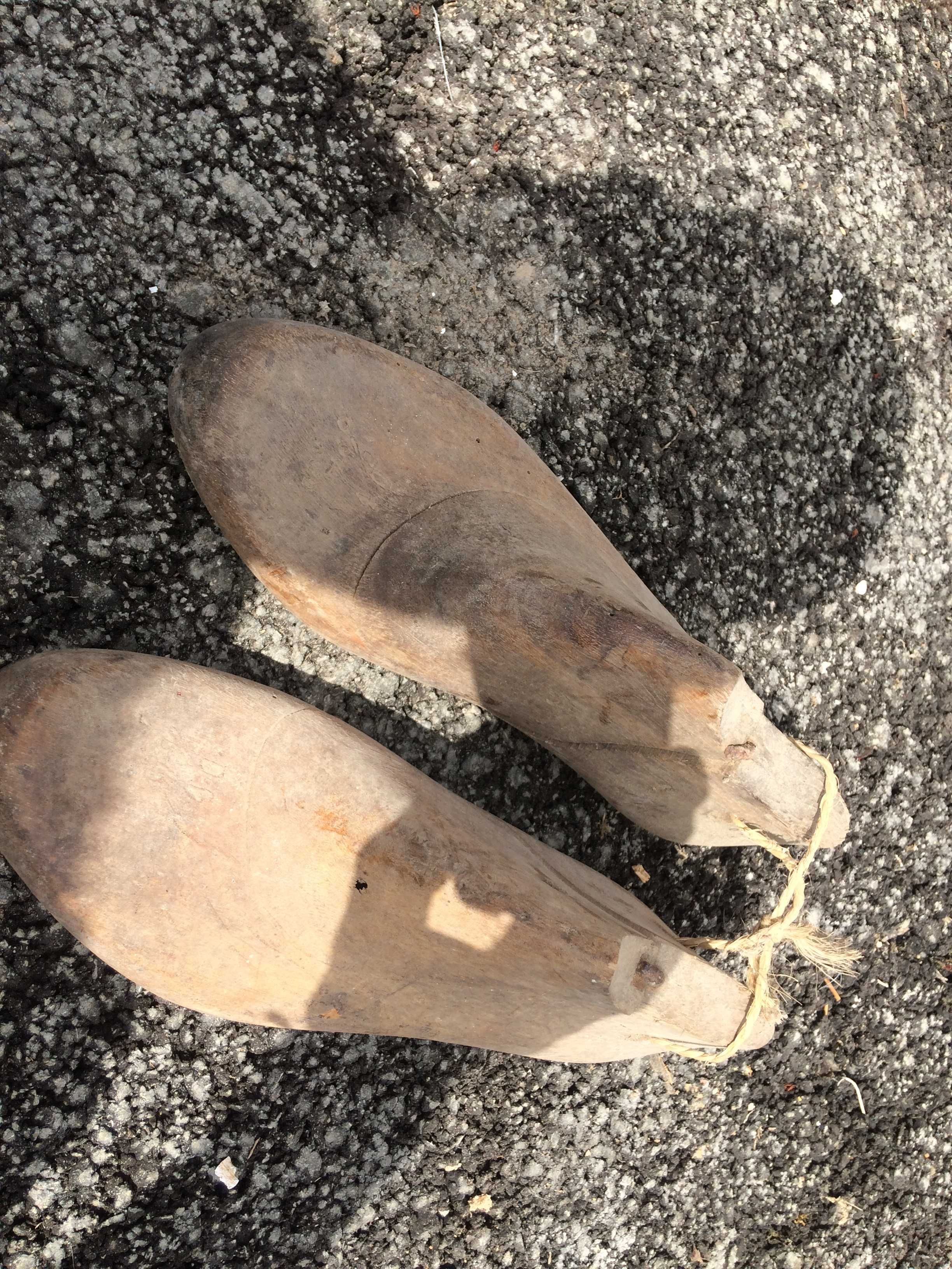 Lote de moldes antigos, em madeira, para fazer sapatos