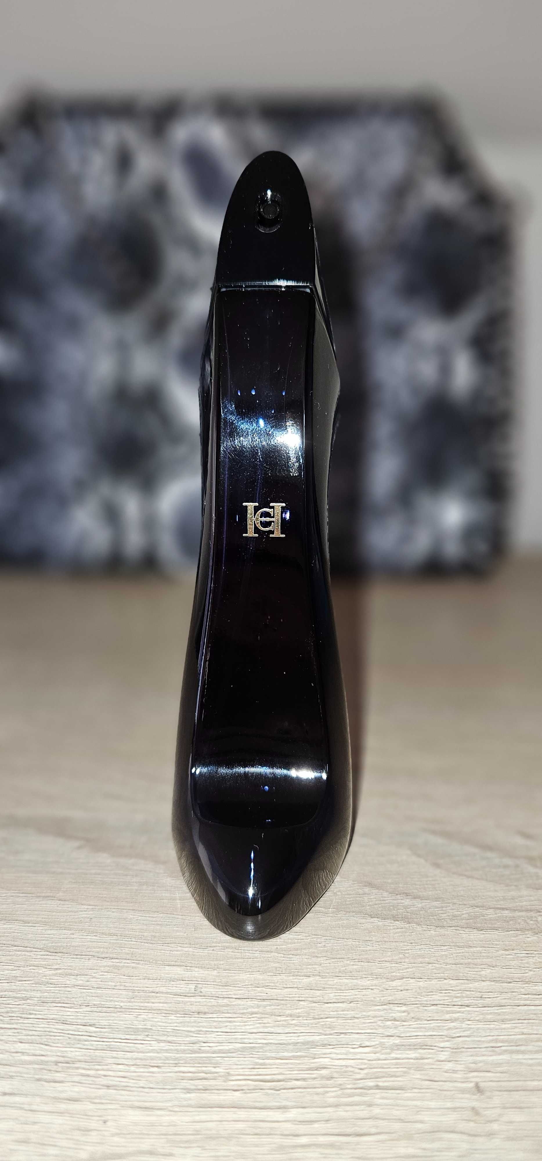 Flakon po parfumach Carolina Herrera
