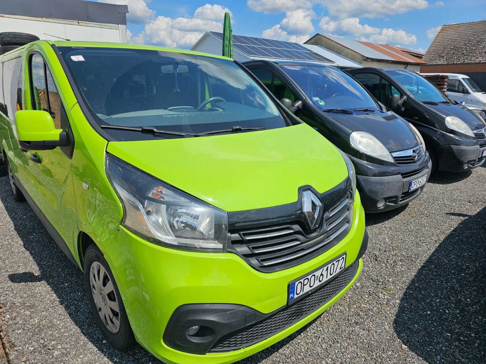 Wynajem busa 9-osobowego i samochodu osobowego.