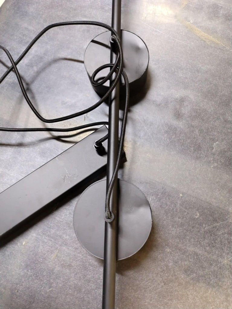 Schiele Lampa wisząca do jadalni

Lampa jest uszkodzona. Uszkodzenia p