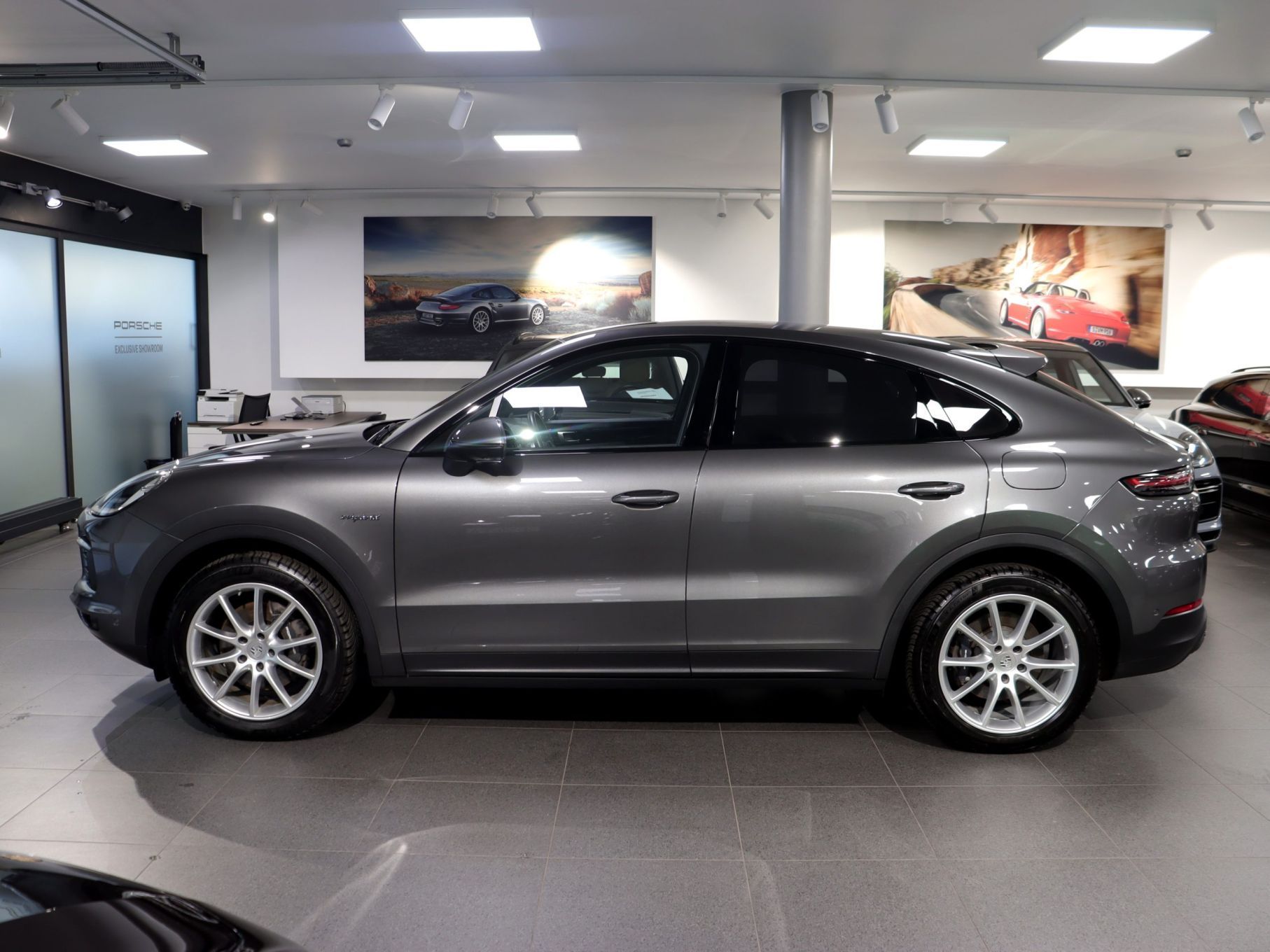 Porsche Cayenne Coupe E-Hybrid .