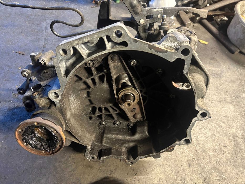 skrzynia biegów JUR vw fox seat skoda sprzęgło