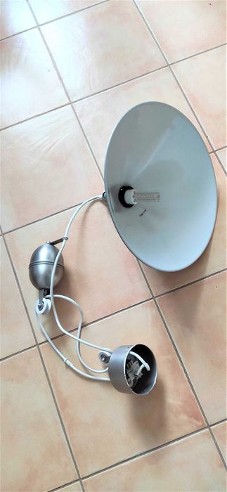 wisząca lampa metalowa