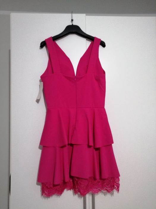 Różowa sukienka s m L falbanki dekolt koronka wesele chrzciny