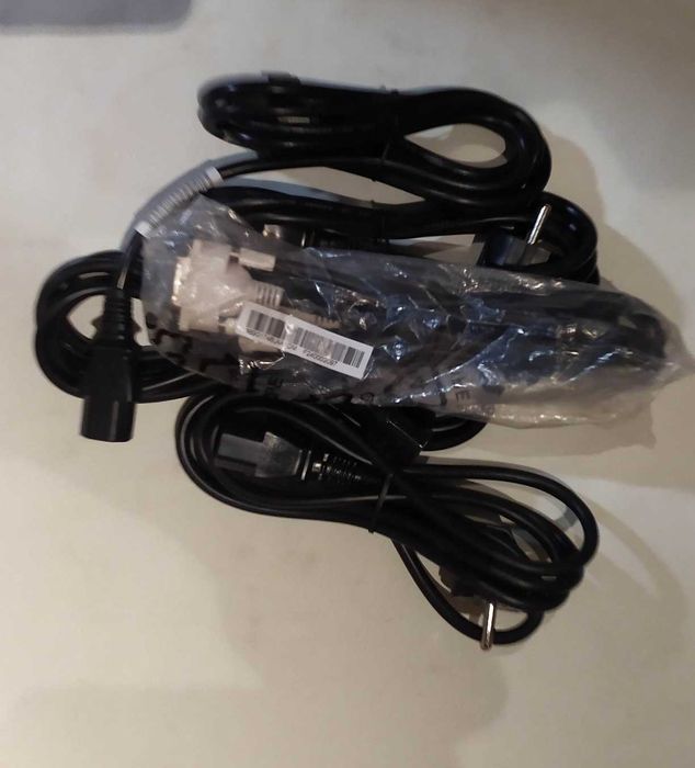 Кабели питания и кабель для монитора DVI