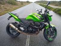 Z750R 2012 com escape akrapovic de origem.