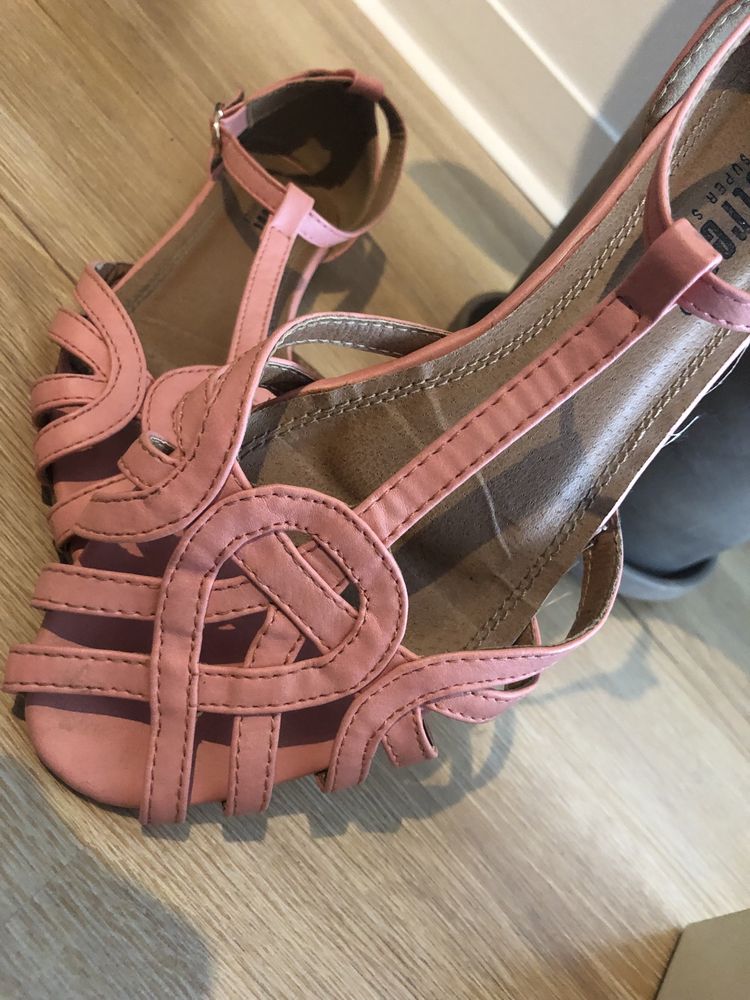 Rozowe sandalki Street shoes