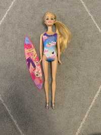 Lalka barbie surfingowa
