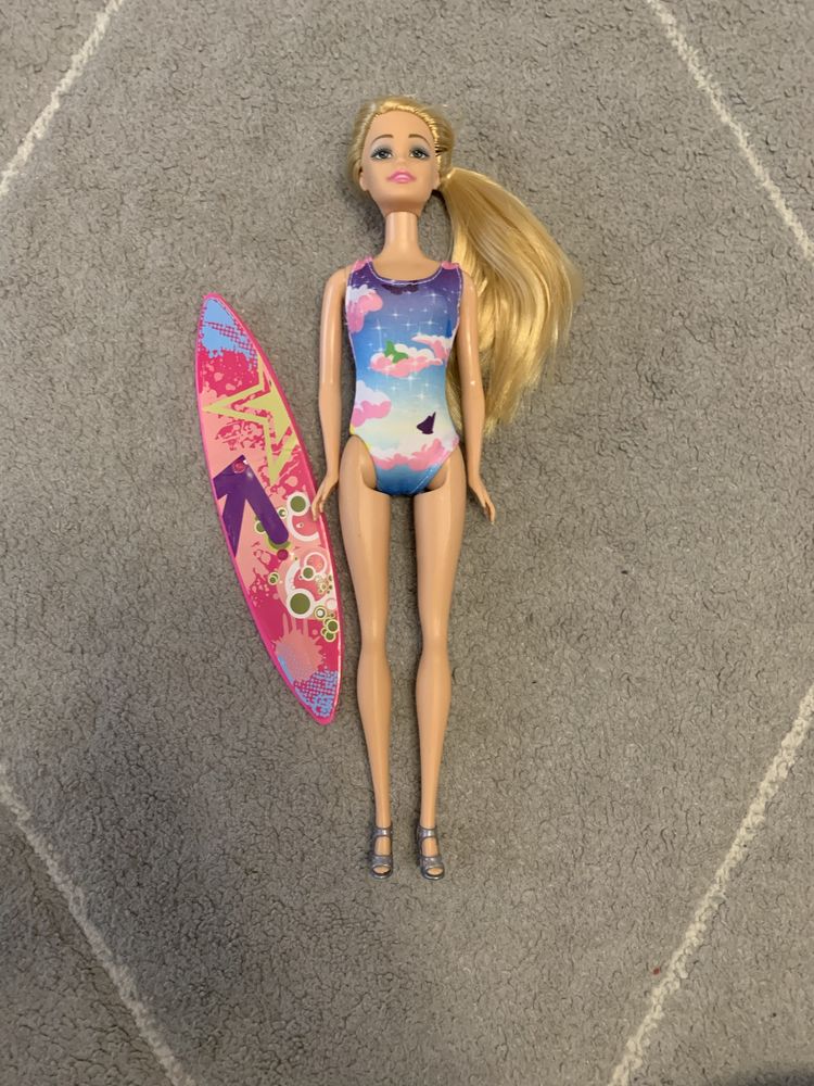 Lalka barbie surfingowa