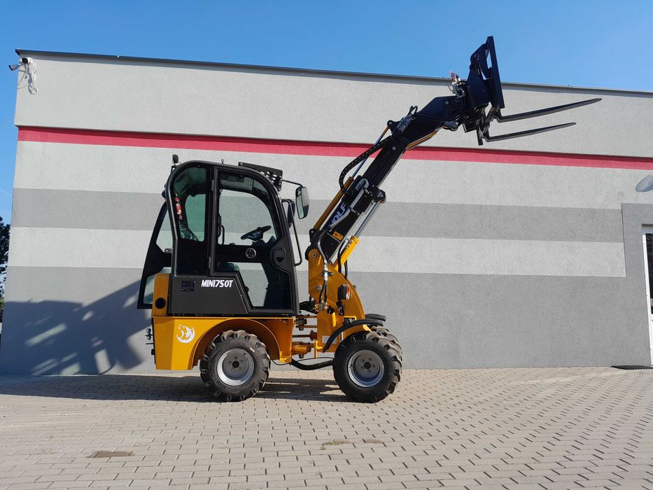 Ładowarka teleskopowa WOLF MINI 750 T / Szerokość 130 cm / PERKINS