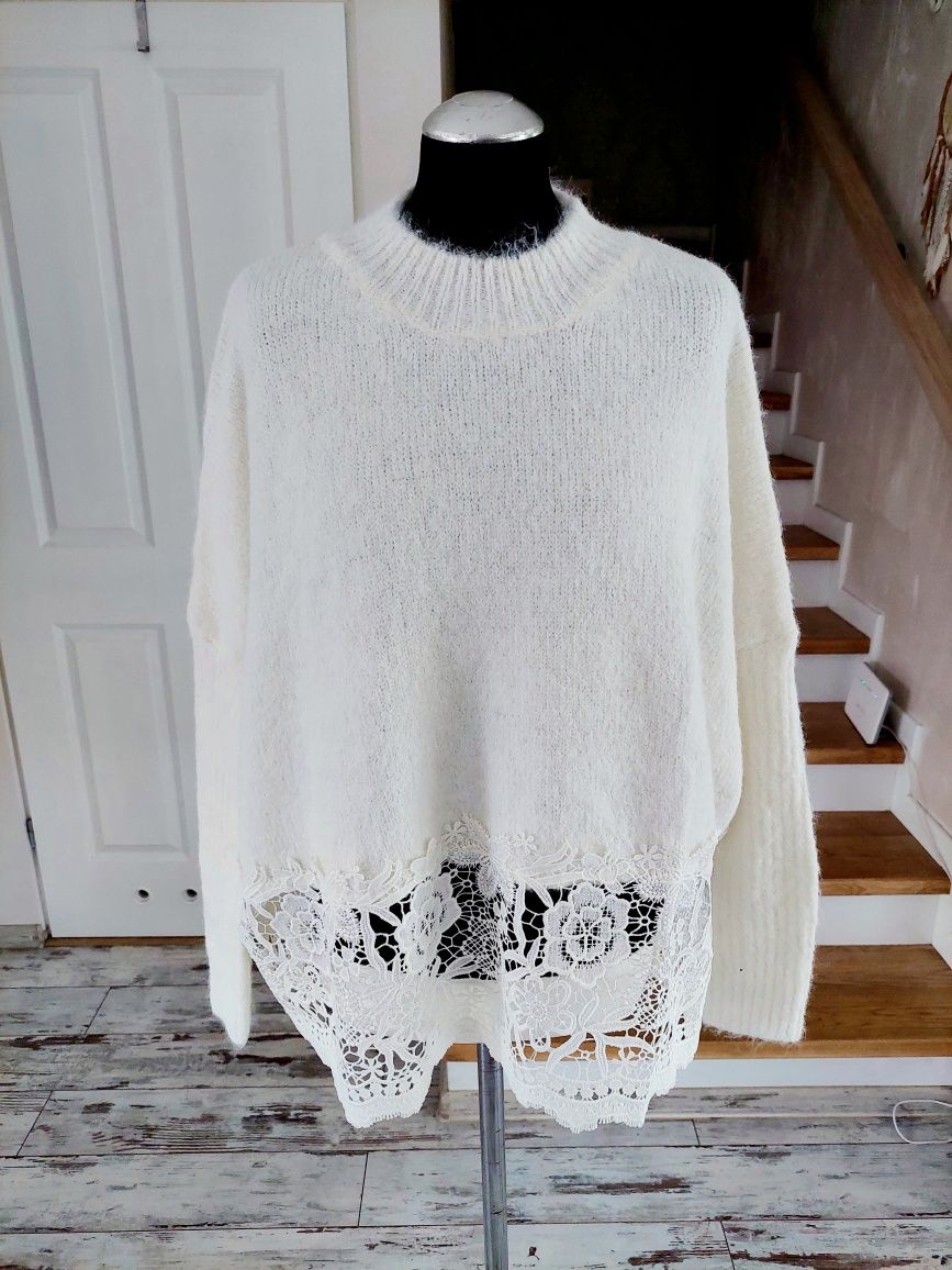 Manosque, kremowy miękki sweter oversize z koronką i wełną, nowy
