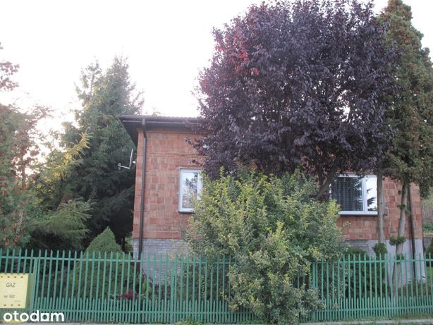 Dom jednorodzinny w Łowiczu koło Lasku Miejskiego.