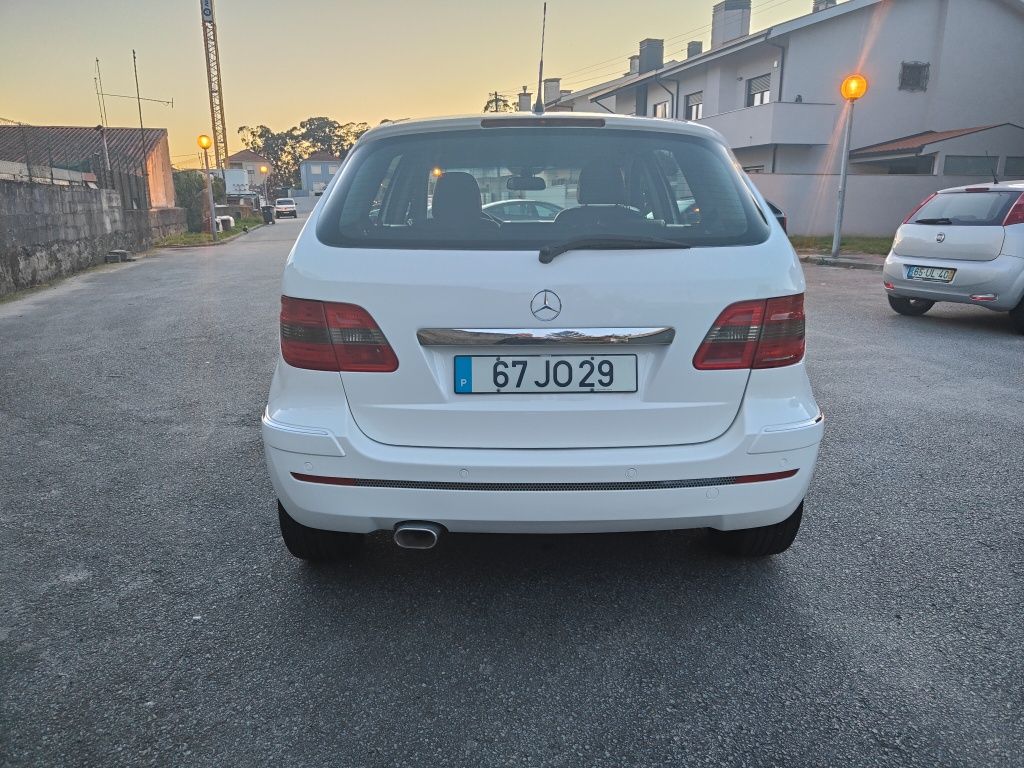 Mercedes B180 Caixa Automática