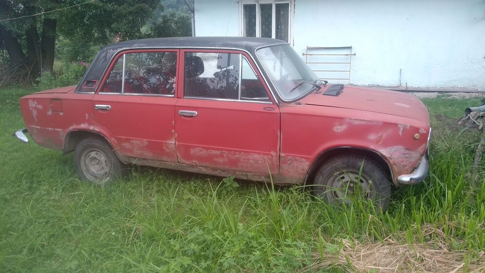 Продам ВАЗ 2103 на запчастини