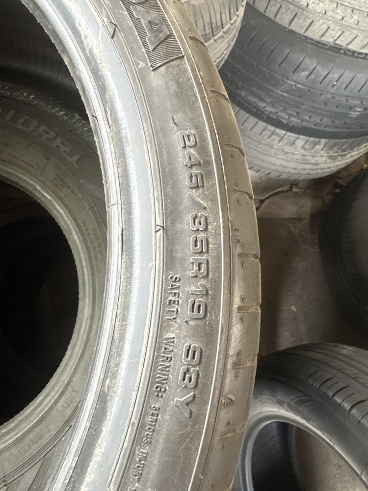 Продам пару шин 245/35R19