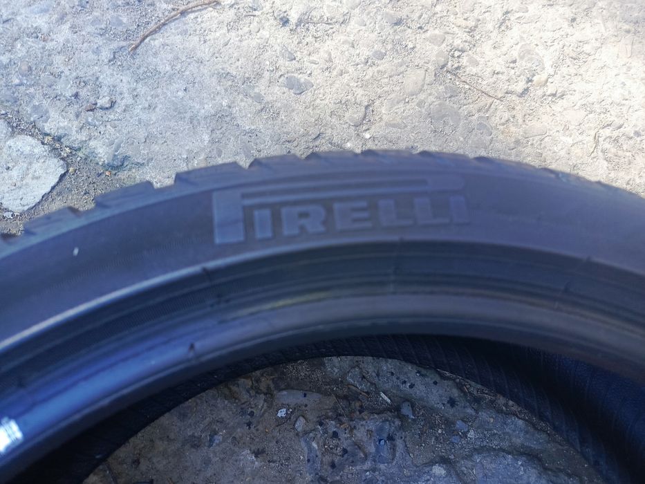 Sprzedam bardzo ładne opony Pirelli 225/40 r19