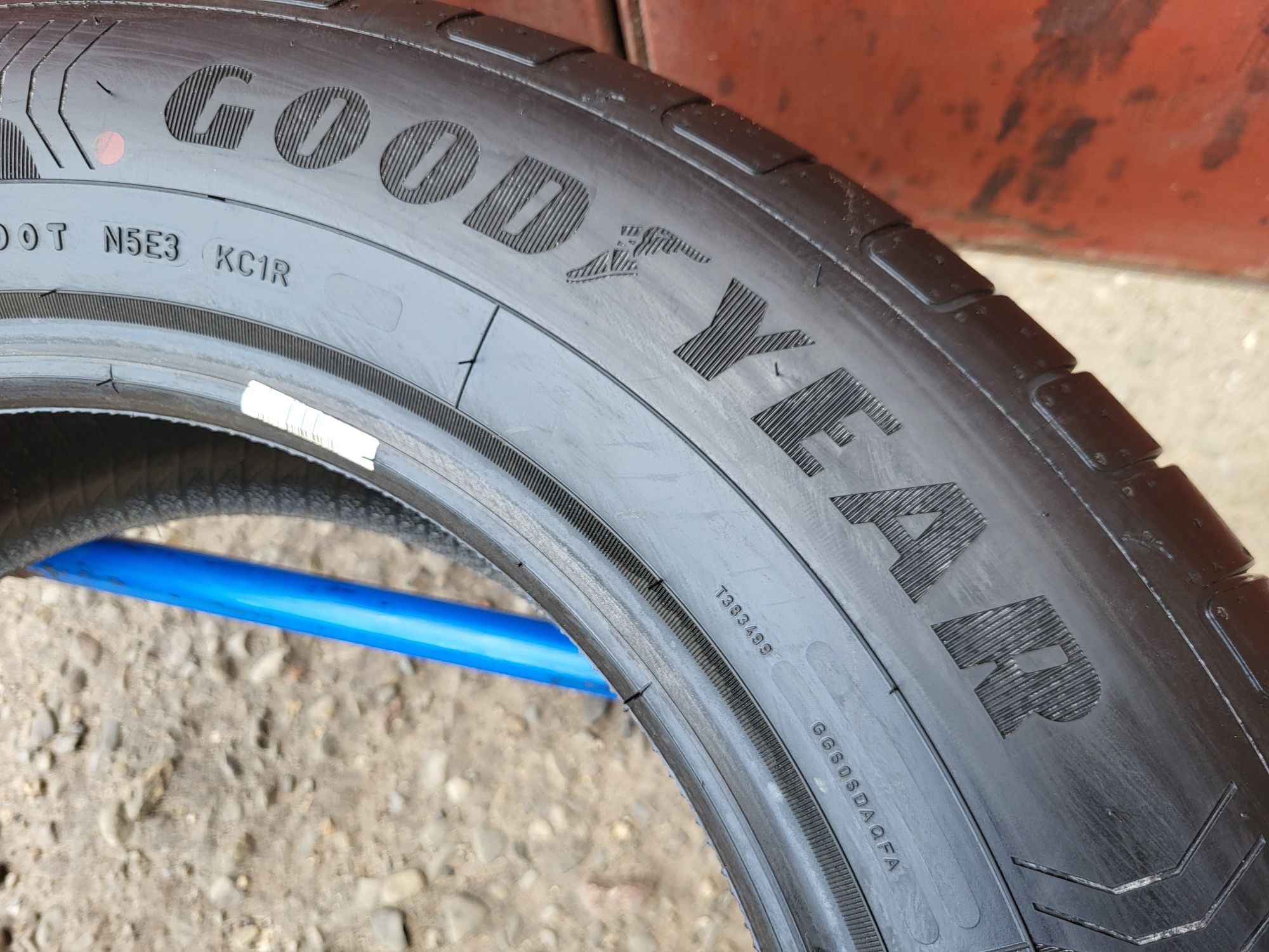 215/65/17 R17 GoodYear EfficientGrip Performance 2шт ціна за 1шт шини