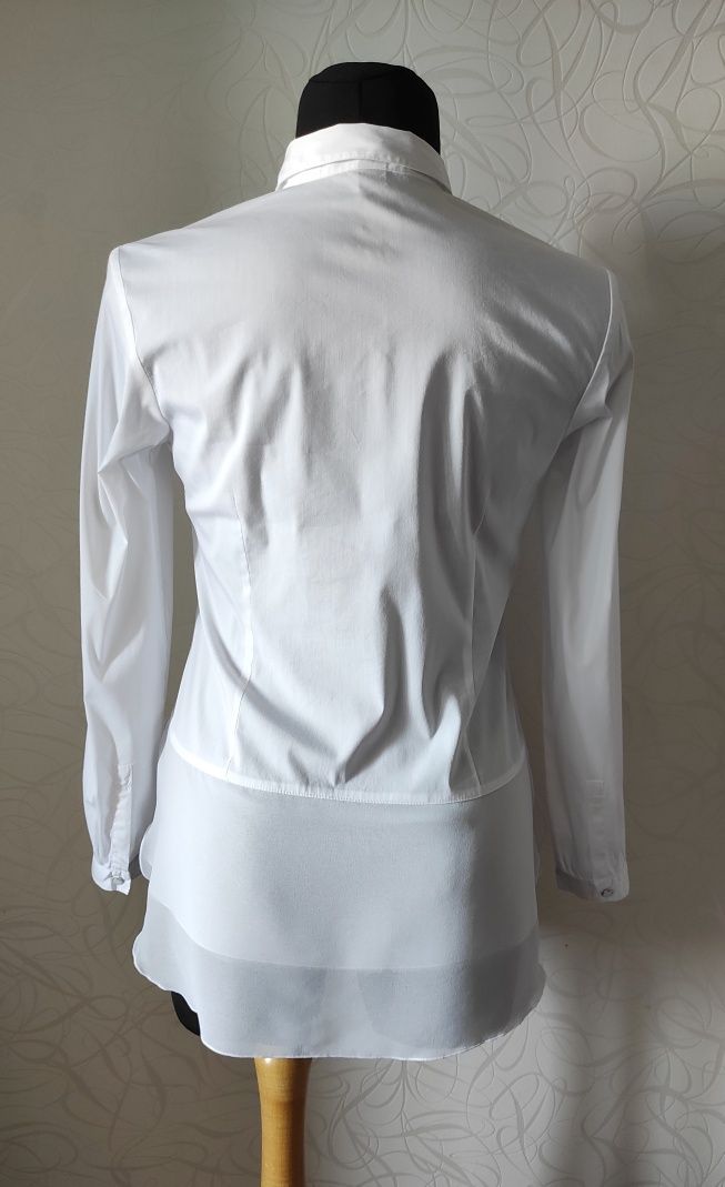 Белая удлиненная рубашка с длинным рукавом