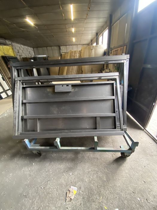 Вхідні металеві двері в гараж, підвал, СТО