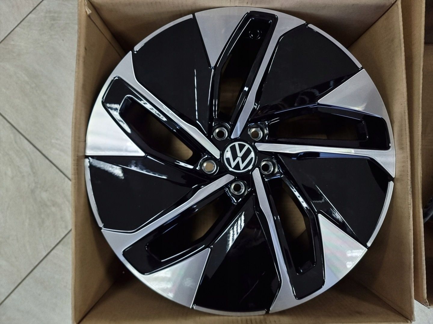 Felgi aluminiowe volkswagen 19 hurt nowe demo