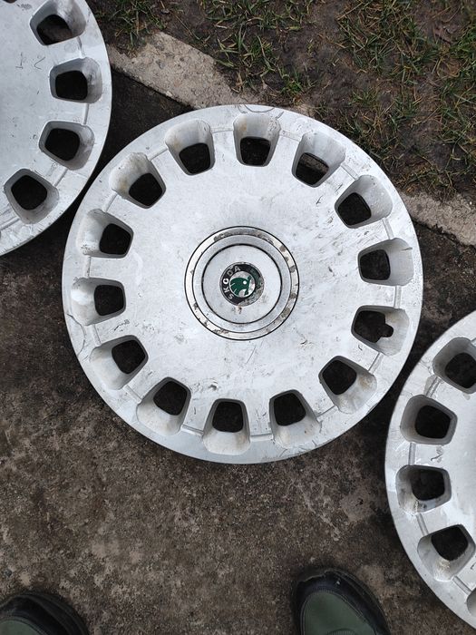 Комплект ковпаків шкода суперб1, R16