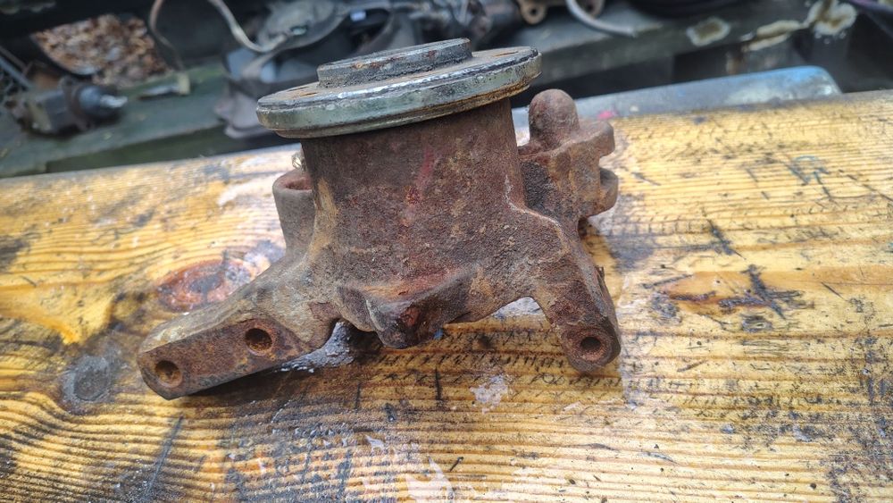 Поворотний кулак цапфа ступица таврия ЗАЗ Славута