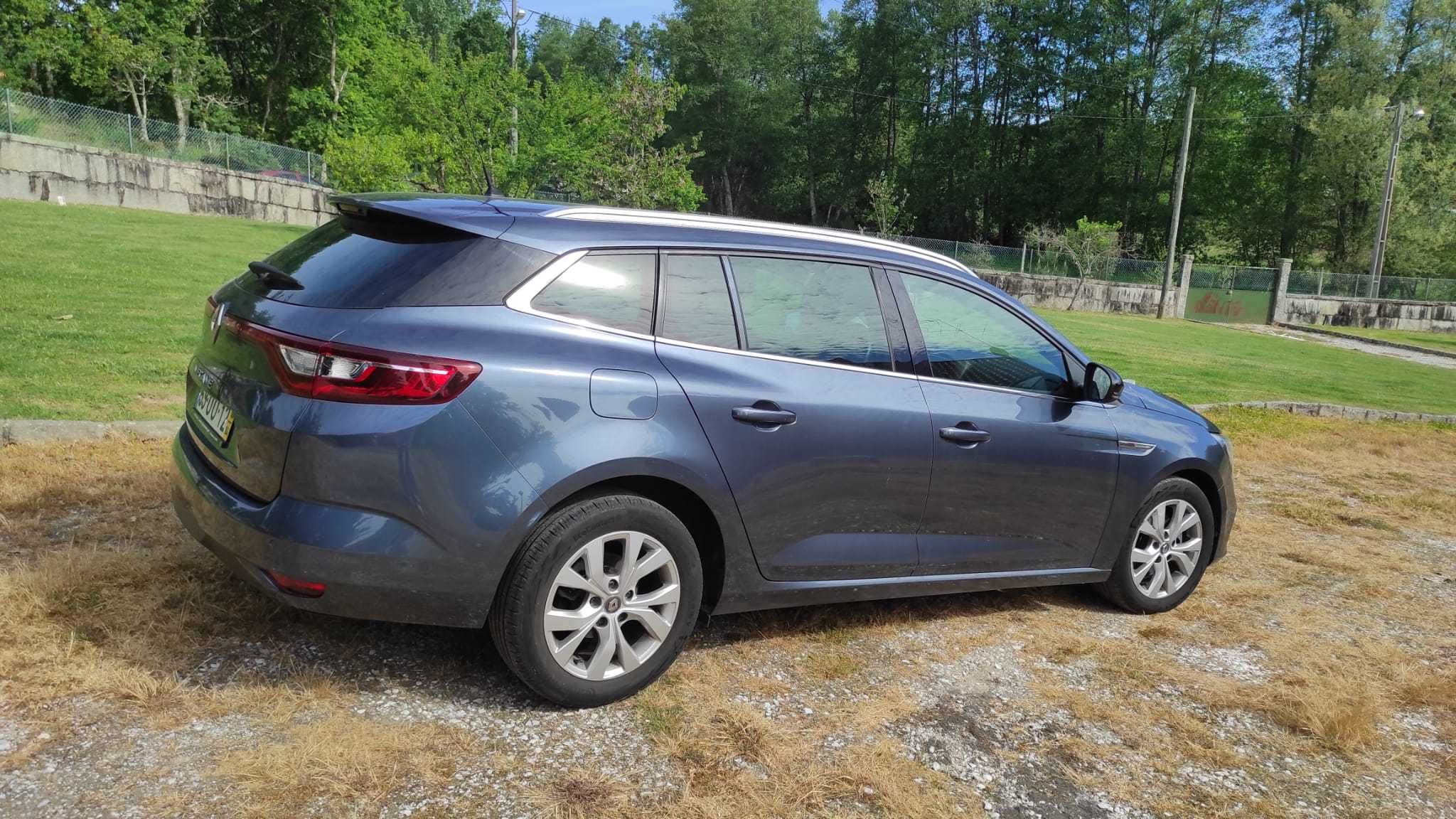 Renault Mégane impecável, económico e com poucos quilômetros.