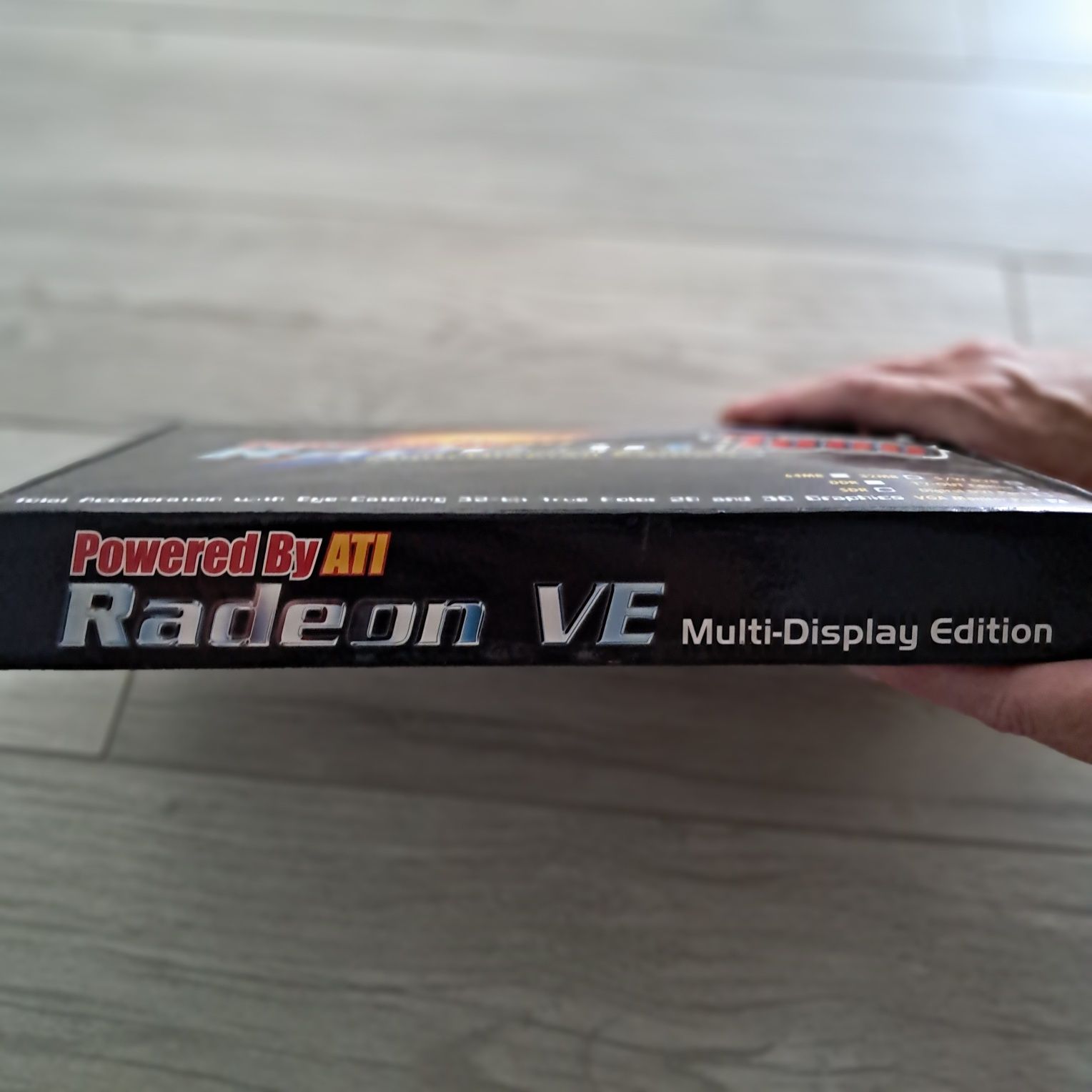 ATi Radeon VE Multi Display Edition 32 МБ чорно-білий DVD-диск, відеок