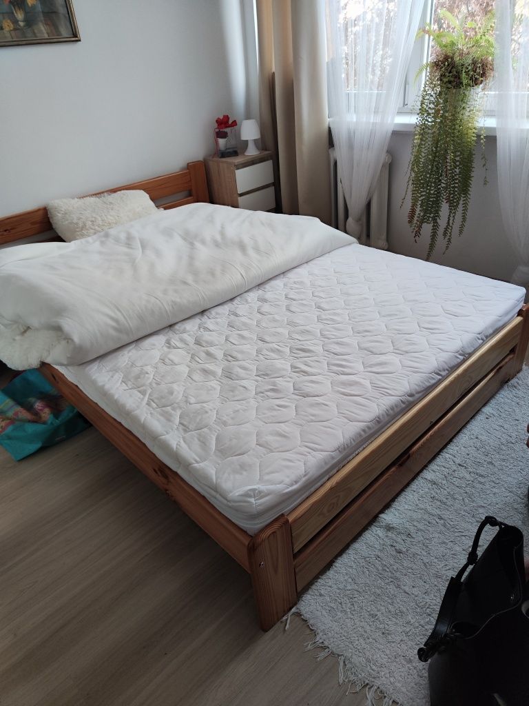 Łóżko sosnowe w bardzo dobrym stanie