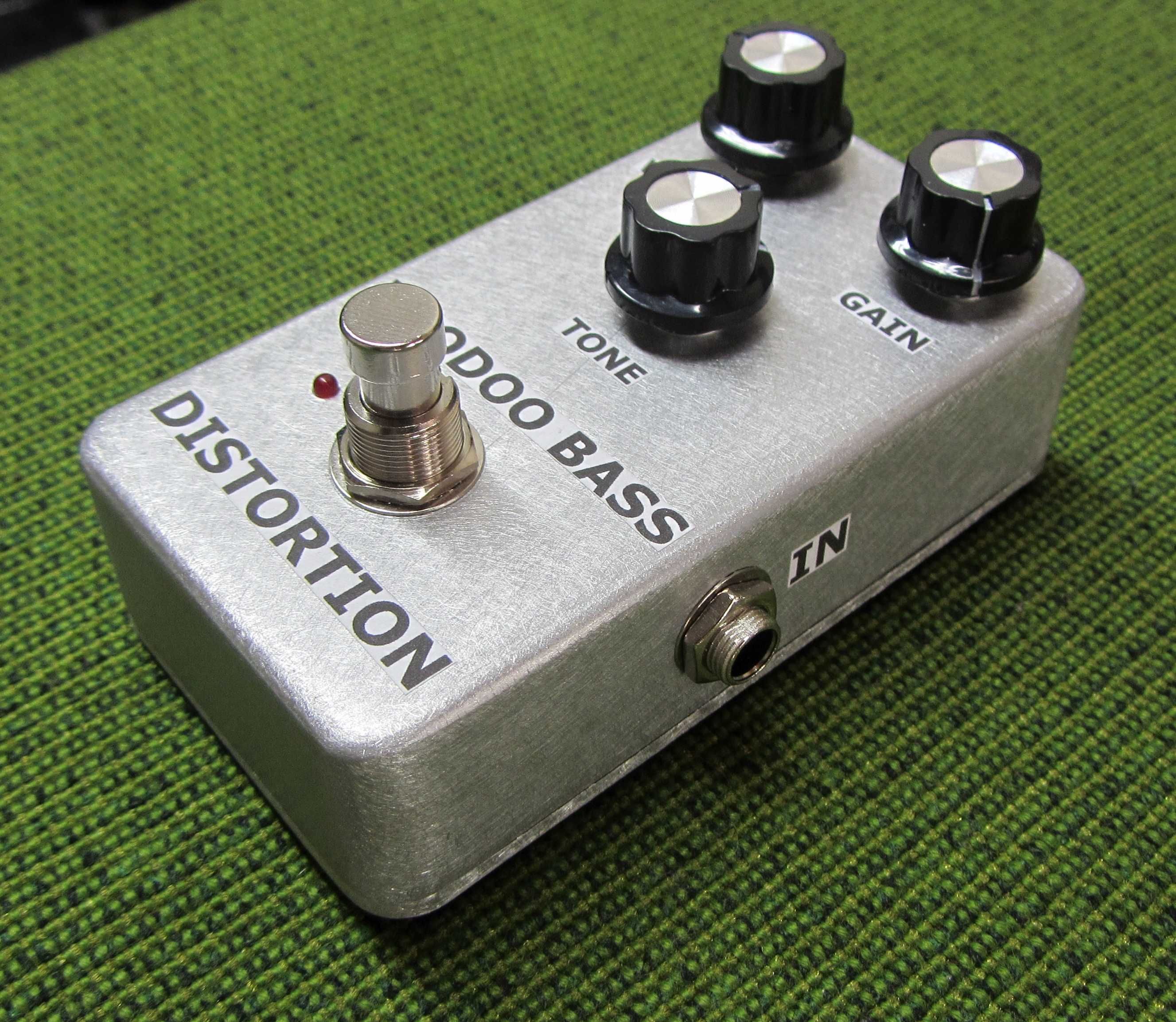 Efekt gitarowy Voodoo Bass Distortion (klon)