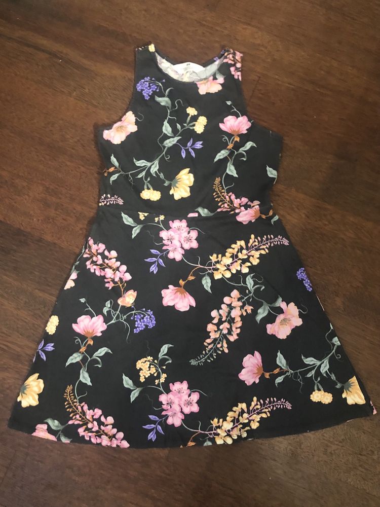 Sukienka w kwiaty H&M roz 10-12 lat
