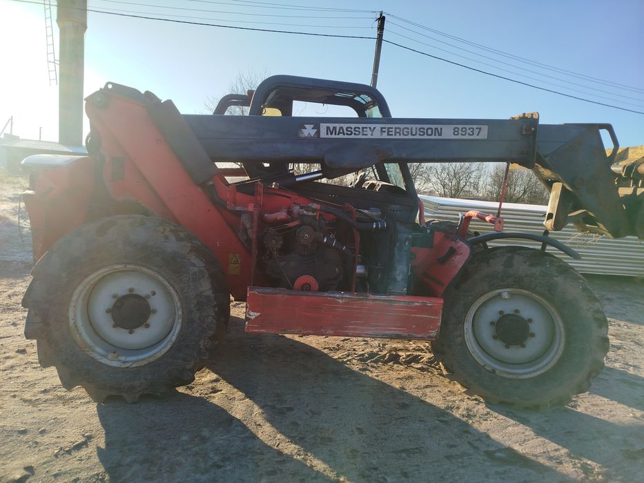 Навантажувач Massey ferguson 8937