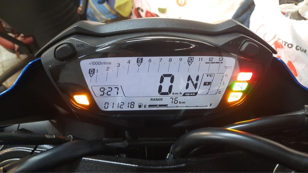 Vendo gsx750s de 2020 porque quero comprar outra